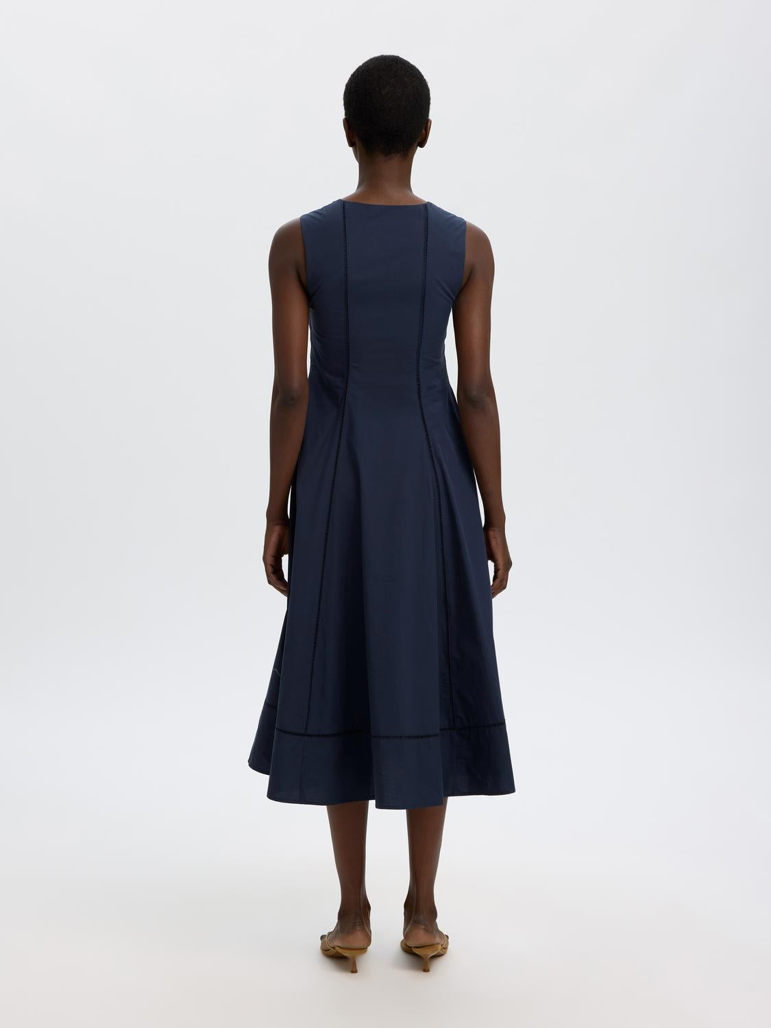 model_shot-back